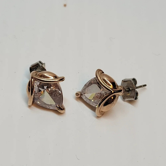 ❤️ 3 for $35 pink gold toned flower petal stud  earrings - Picture 1 of 2